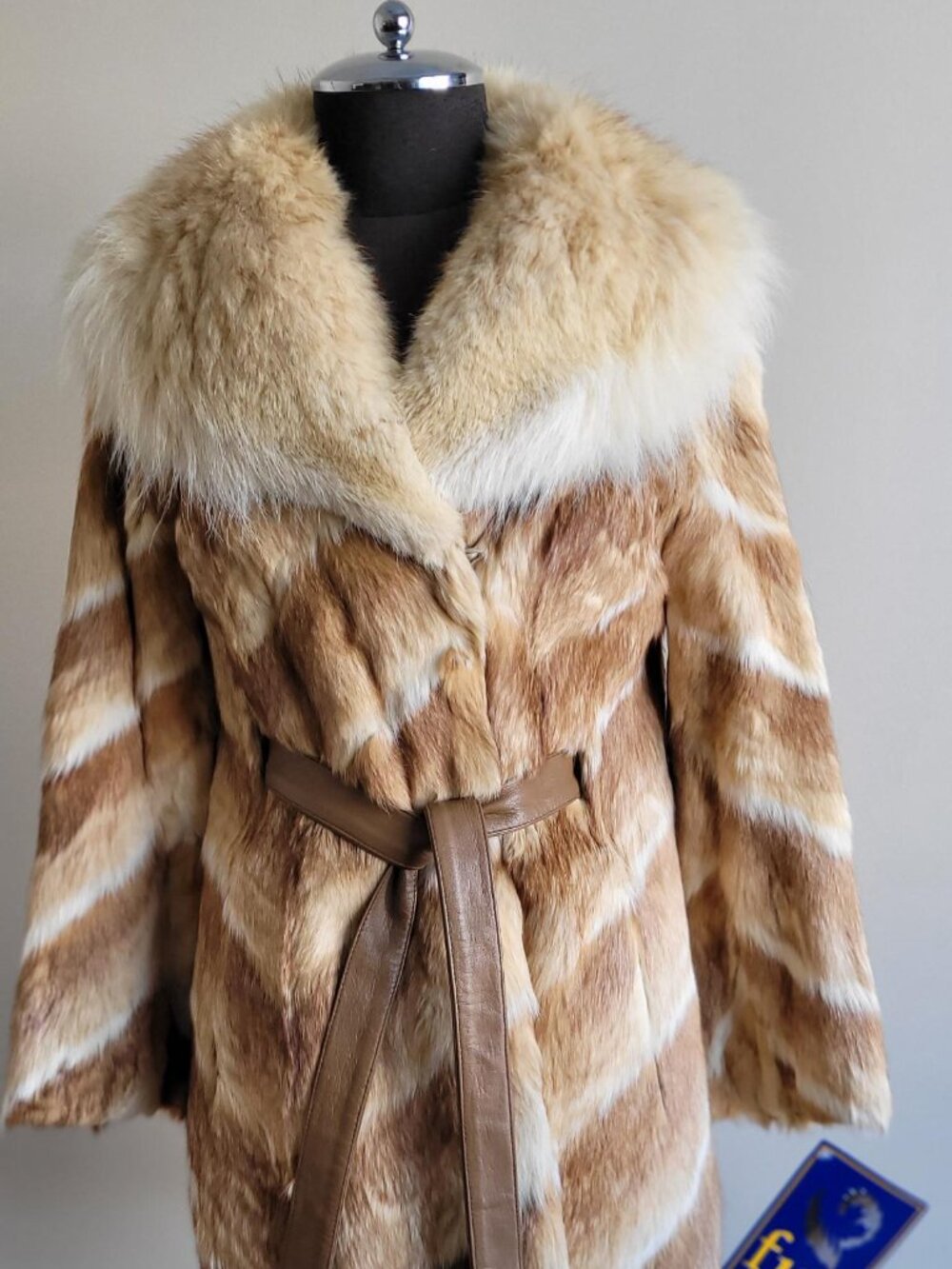 Haute!! CHIC NATURAL Viscacha 3/4 Length with Coyote Collar Size 6
